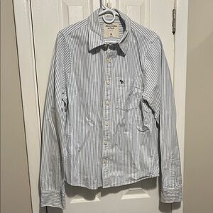 Abercrombie & Fitch Men's White and Blue Striped Shirt